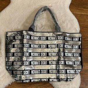 Nwt. Victoria’s Secret beach bag